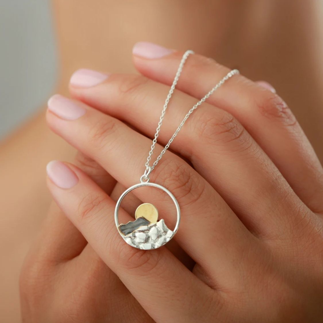 MOUNTAIN NECKLACE –