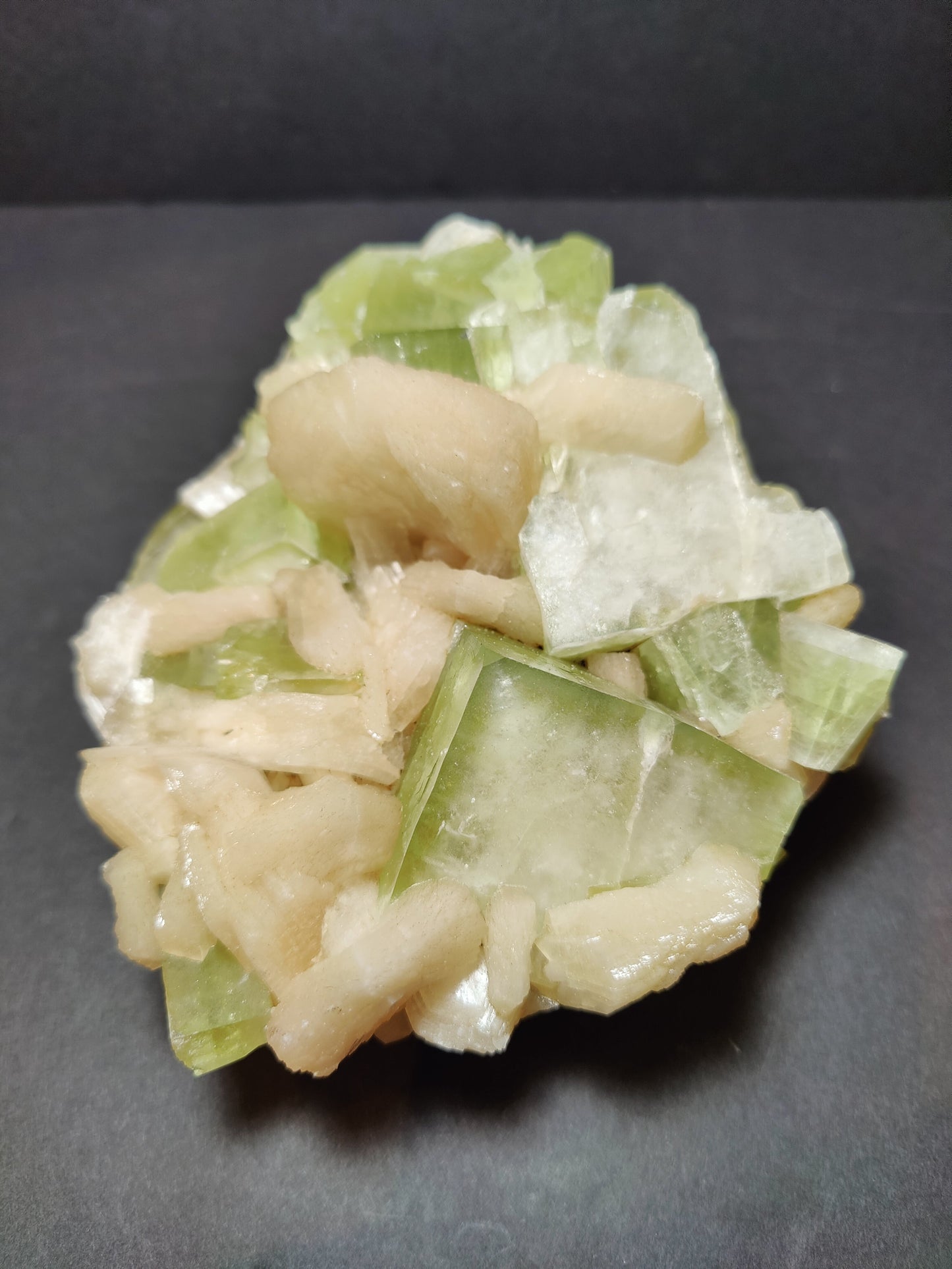 Green Apophyllite Cubes with Peach Stilbite Specimen 931g – Minerals