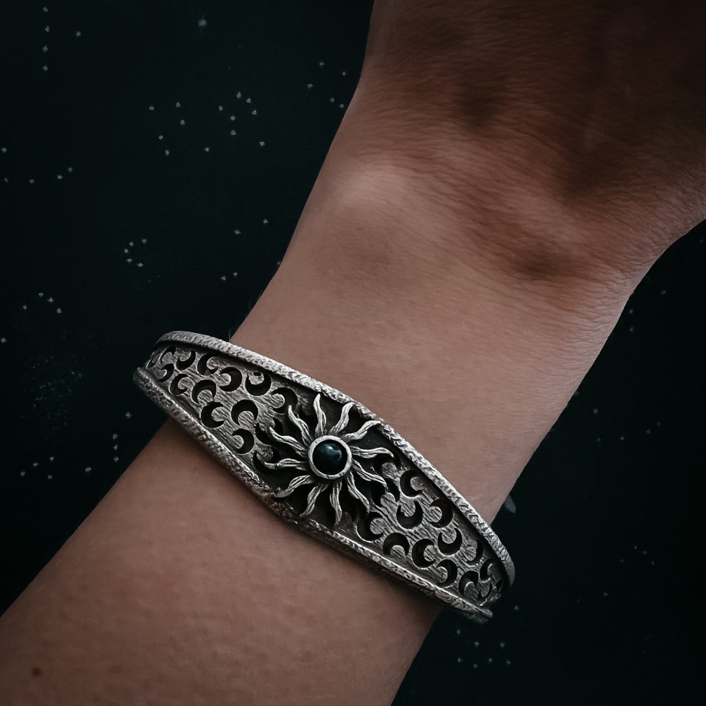 Solar Eclipse Bracelet with Black Opal – Bracelet