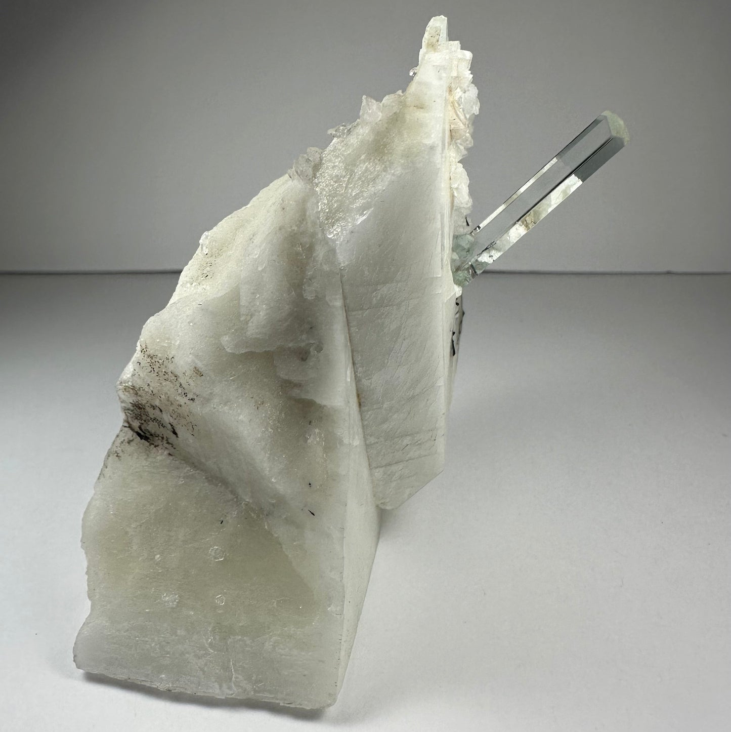 Aquamarine Beryl on Albite – Minerals