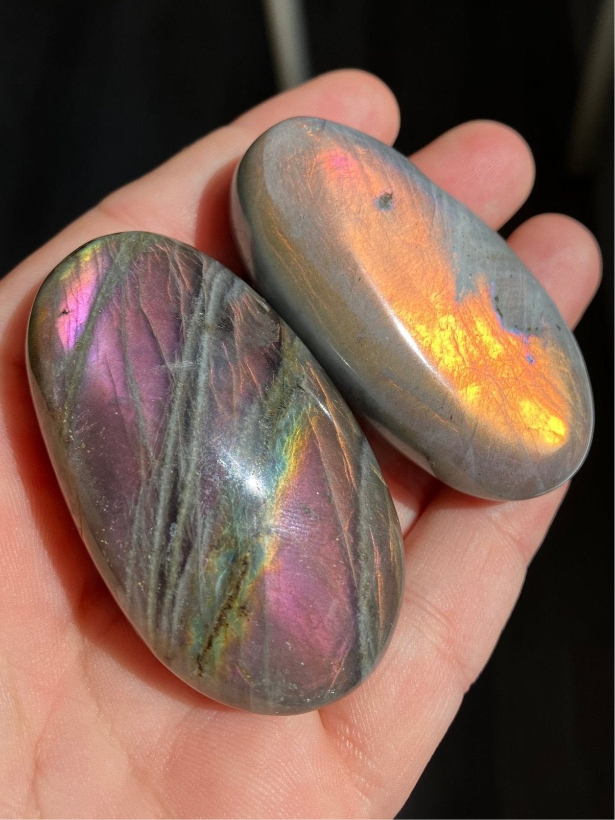 Labradorite Palm Stone – Gold, Purple, & Pink Flash