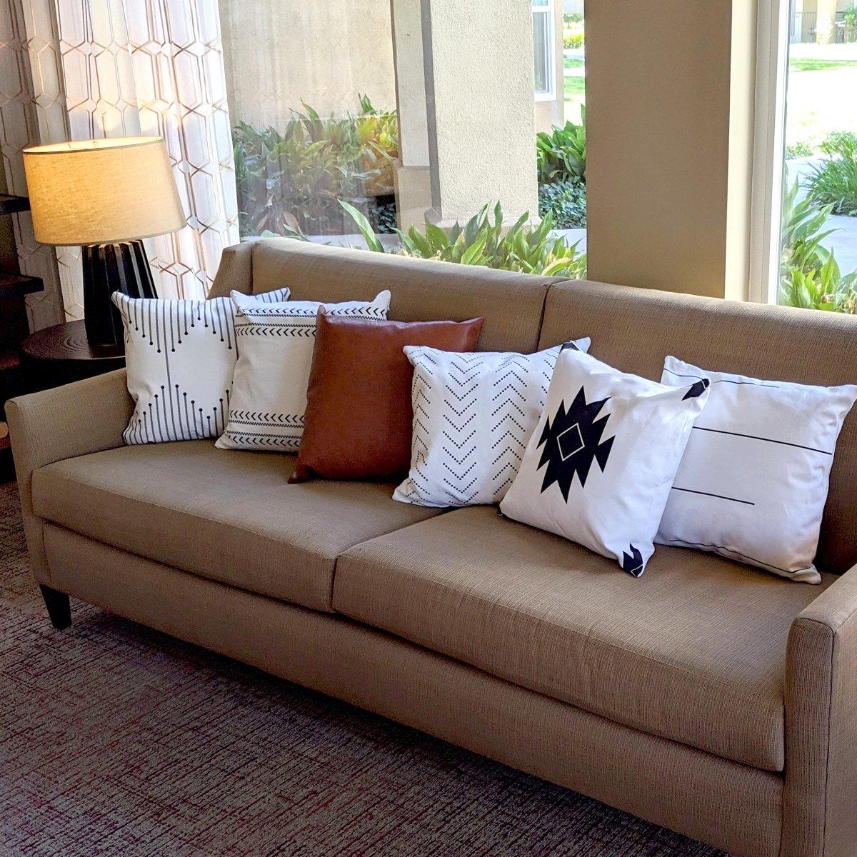 Amber & Farm Pillow Set