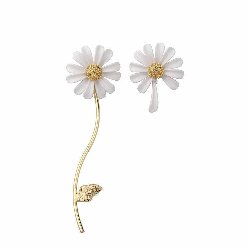 High-grade White Daisy Graceful Mori Bee Necklaces