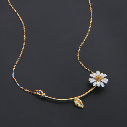 High-grade White Daisy Graceful Mori Bee Necklaces