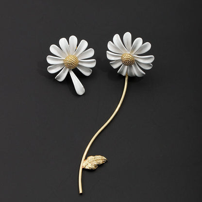 High-grade White Daisy Graceful Mori Bee Necklaces