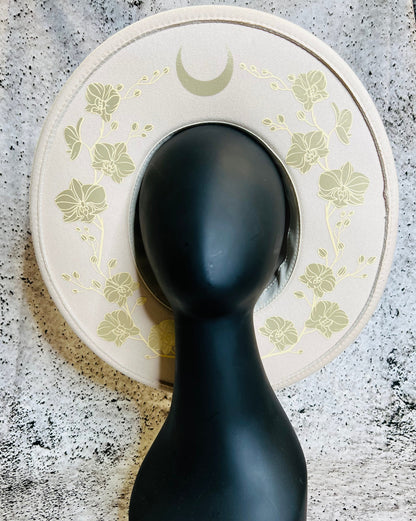 Fox & Fable - Vegan Felt Wide Brim Hat - XL Brim - Cream - Golden Orchids