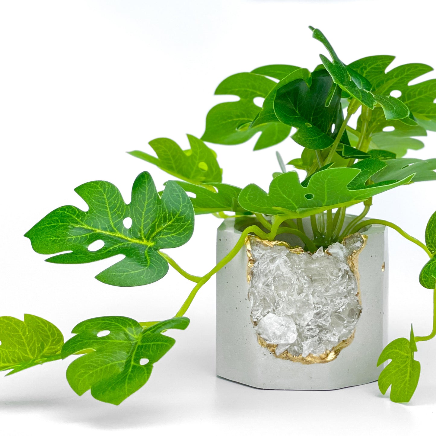 Raw CLEAR QUARTZ GEODE PLANTER – Small Geode Planter