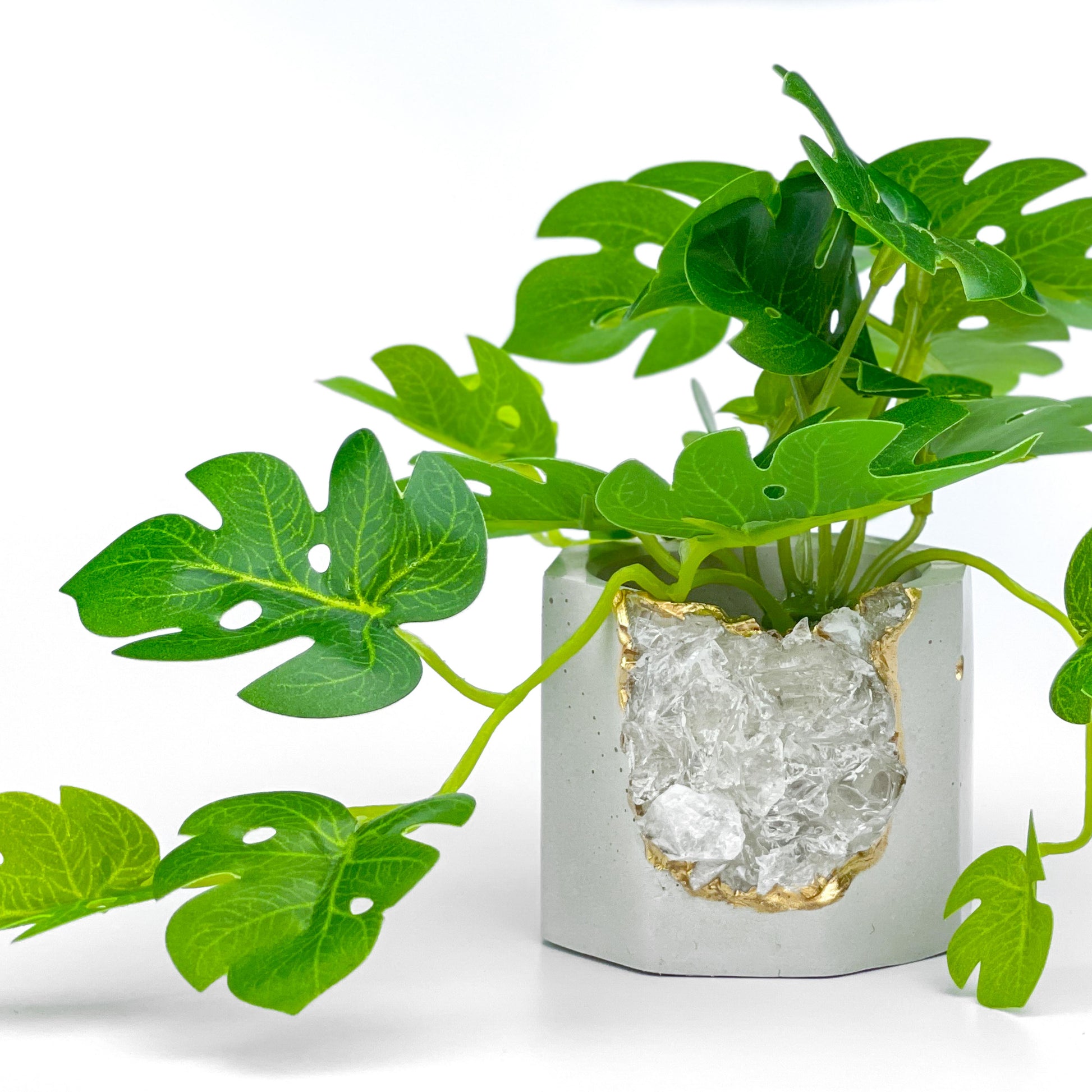 Raw CLEAR QUARTZ GEODE PLANTER – Small Geode Planter