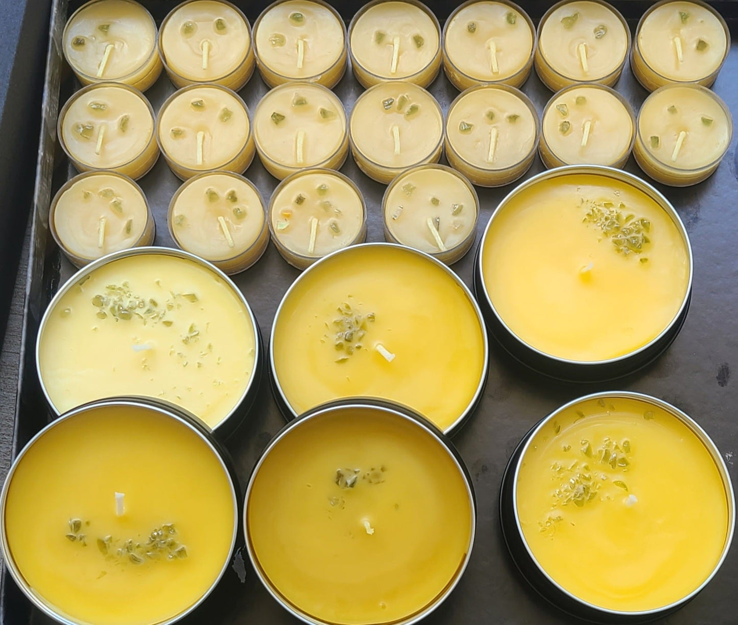 Pure Beeswax Tealight Candles with Moldavite Chips – One Tealight Gemstone Candle