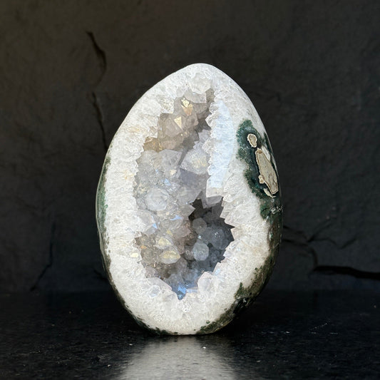 Outstanding Natural Quartz Amethyst Crystal Geode