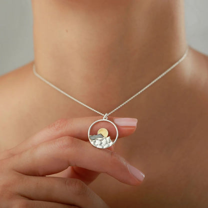 MOUNTAIN NECKLACE –