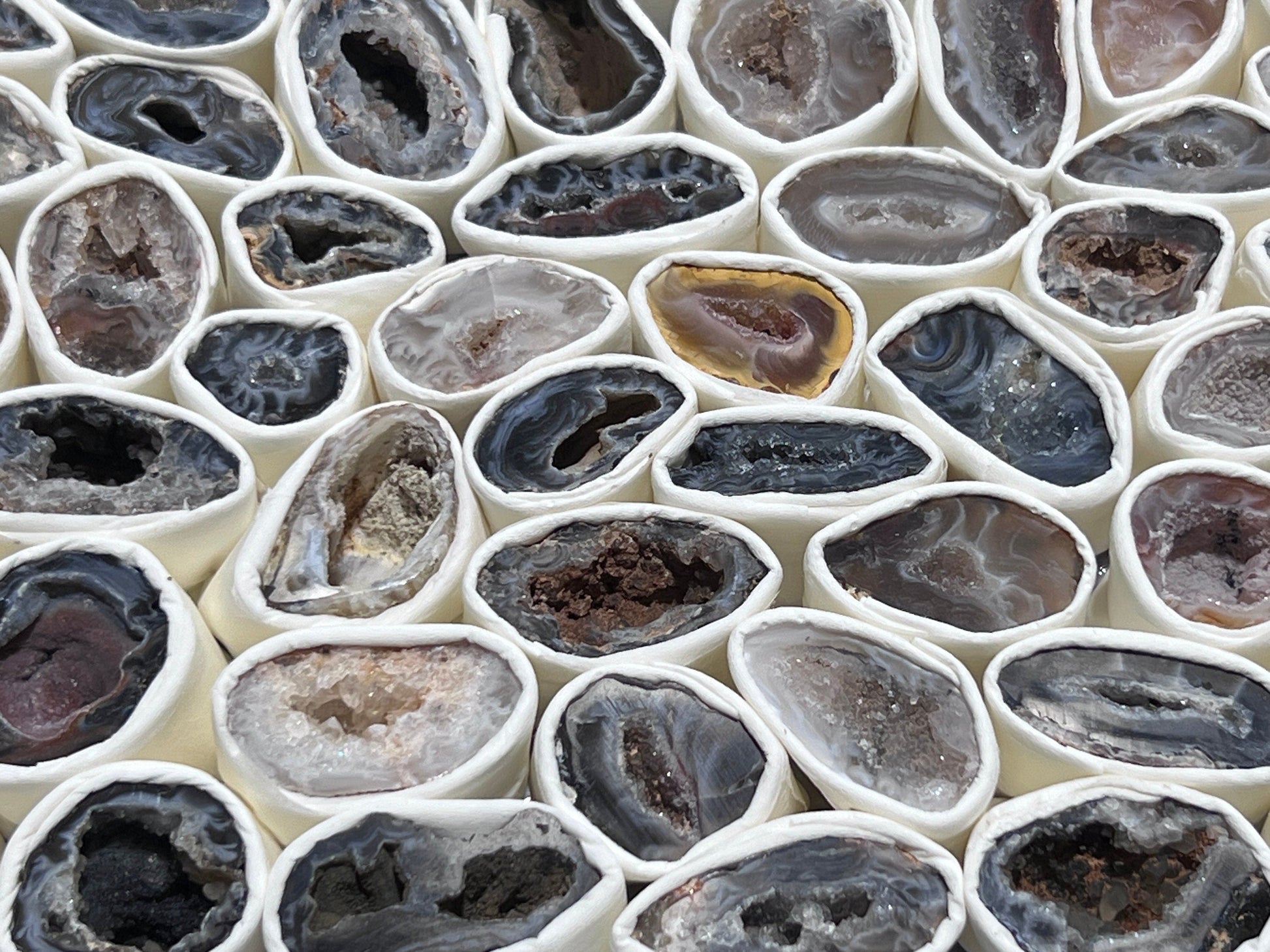 Oco Geode Cut Crystals (Avg 3.5 LBs) Box Flat Bulk Wholesale Lot Rough Raw Stones Natural Gemstones – Home & Living > Home Decor > Home Accents > Rocks & Geodes