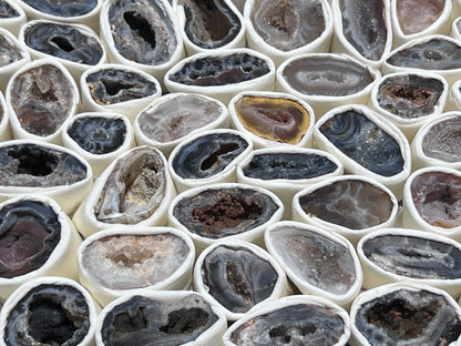 Oco Geode Cut Crystals (Avg 3.5 LBs) Box Flat Bulk Wholesale Lot Rough Raw Stones Natural Gemstones – Home & Living > Home Decor > Home Accents > Rocks & Geodes