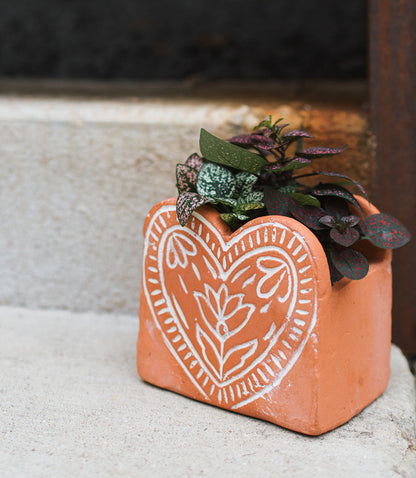 Vasanta Heart Planter with Drainage - Terracotta – Garden