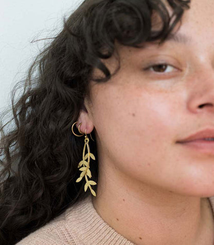 Aamani Linear Vine Dangle Earring – Earrings