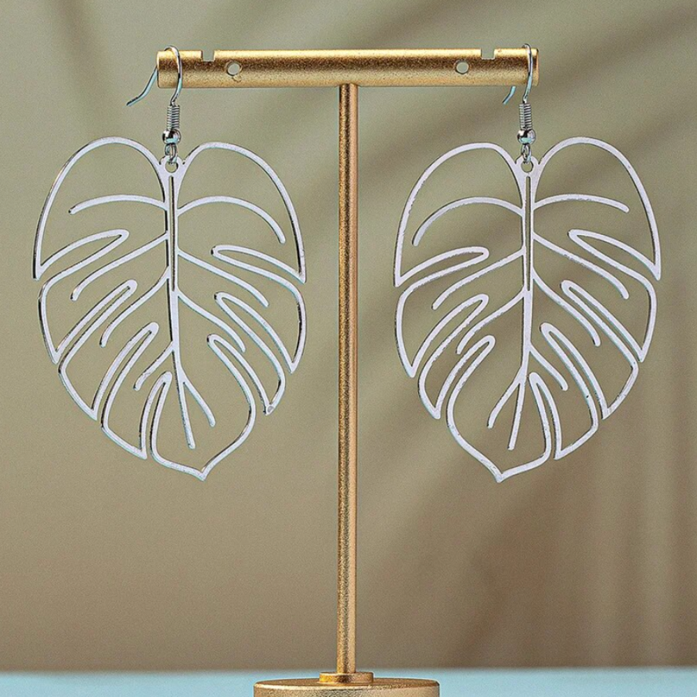 HOLLOW LEAF EARRINGS (PAIR) –