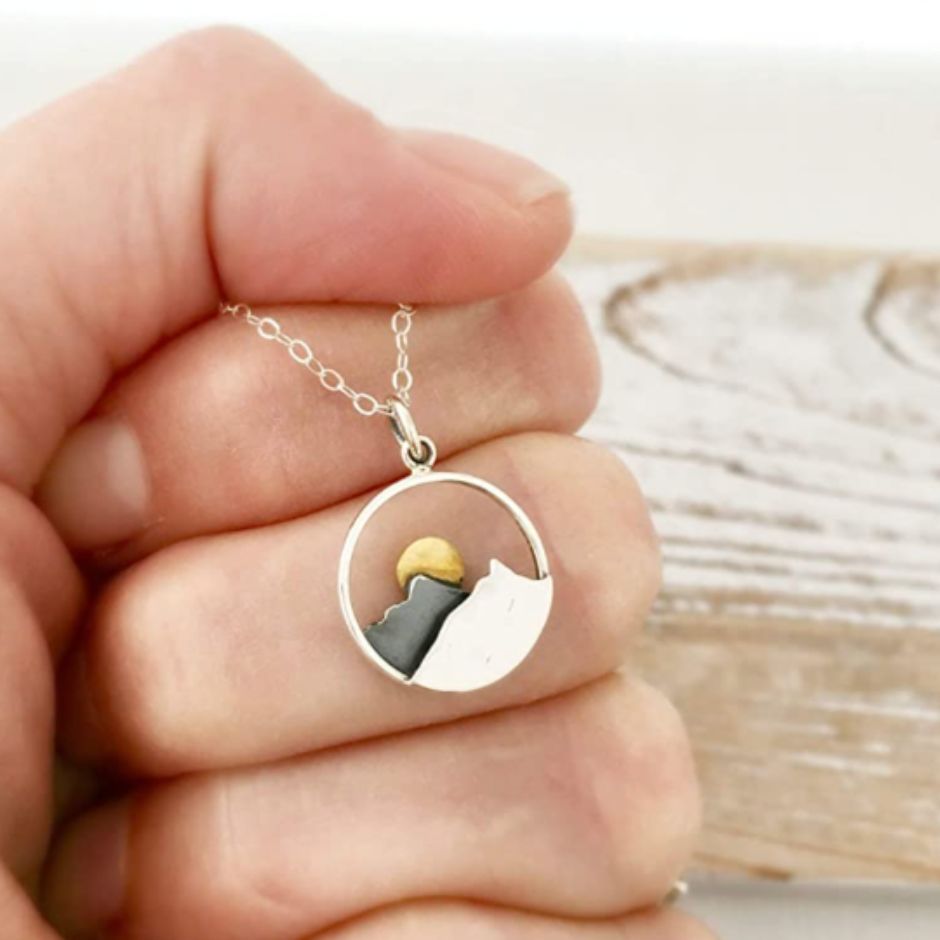 MOUNTAIN NECKLACE –
