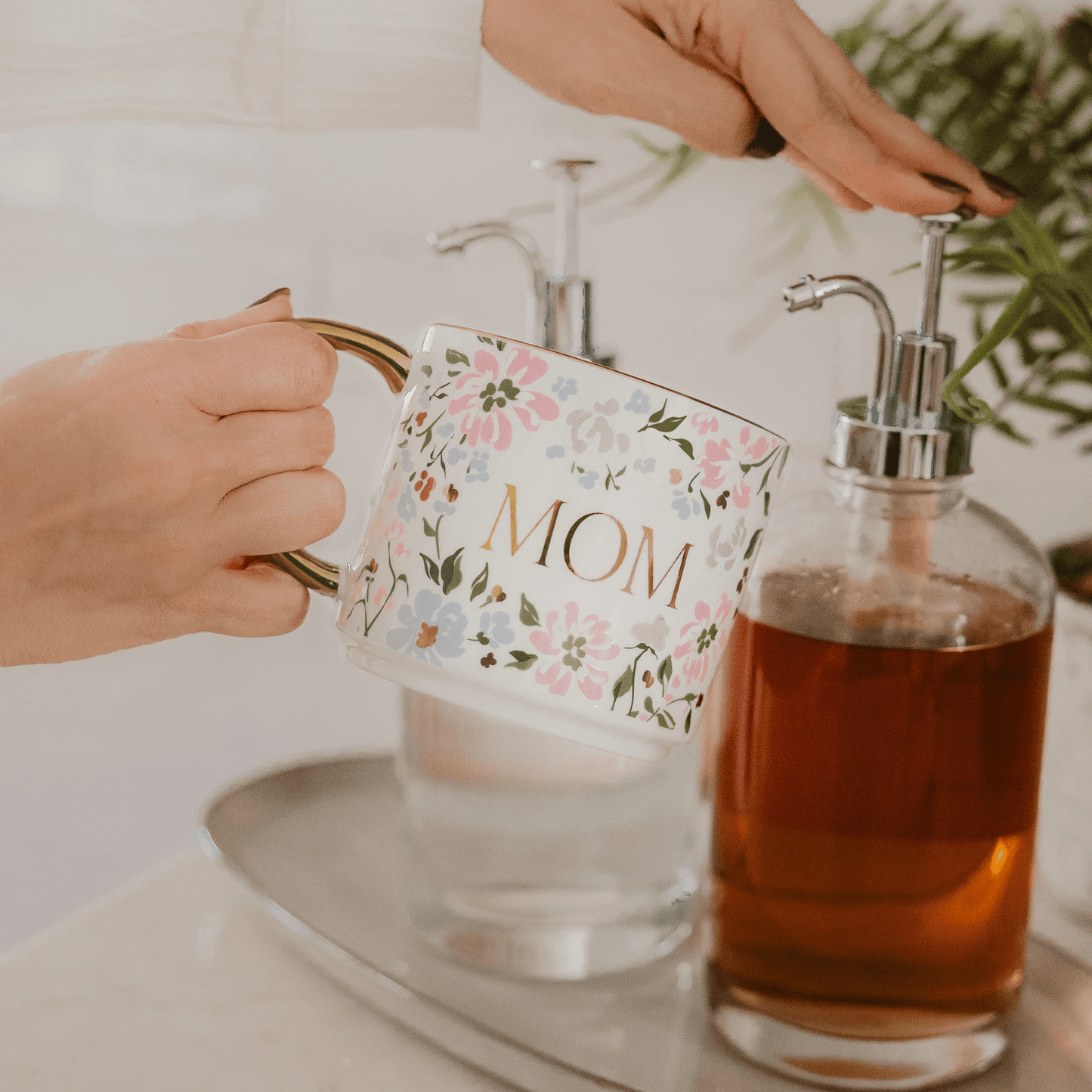 Mom Coffee Mug with Gold Foil – 14oz Bone China – Coffee Mugs