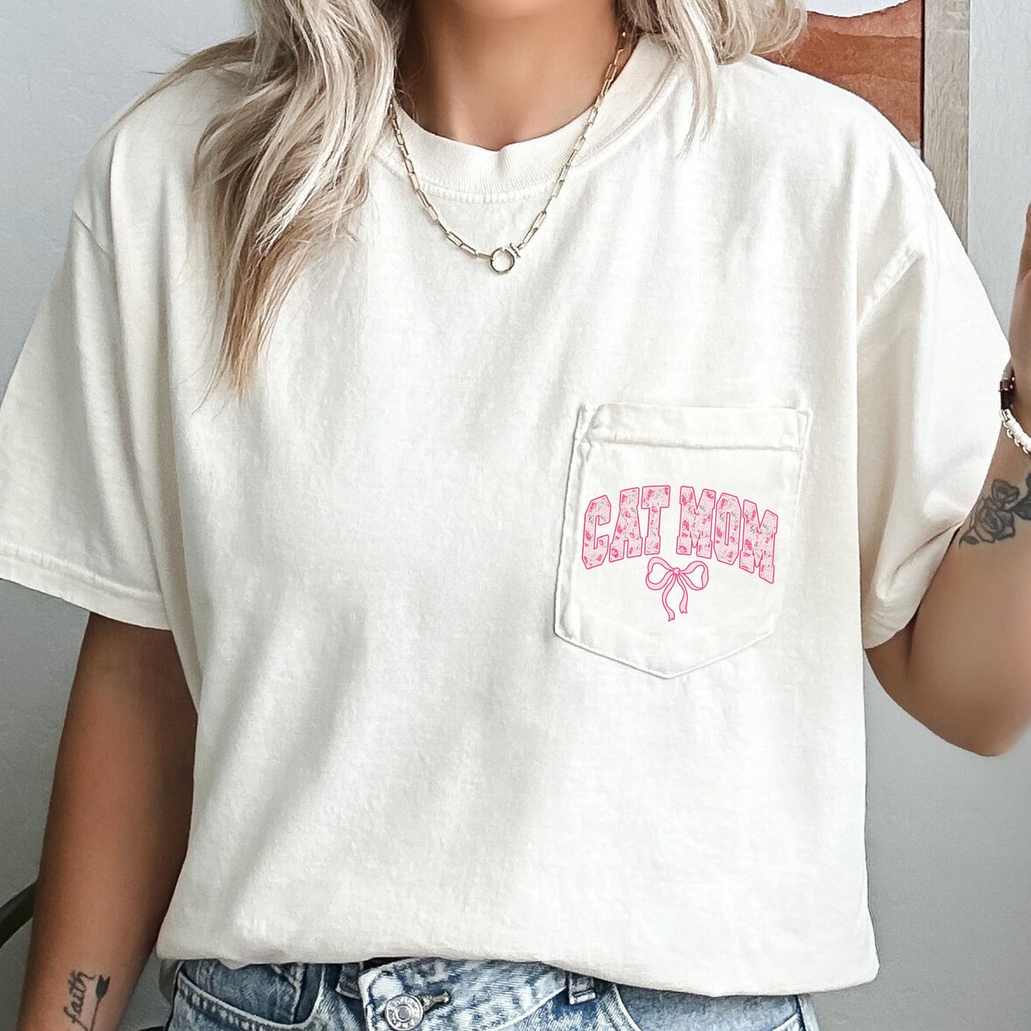 Cat Mom, Coquette, Pocket, Ribbons, Bows Pocket Tee Comfort Colors T-Shirt – Ivory Cream T-Shirt