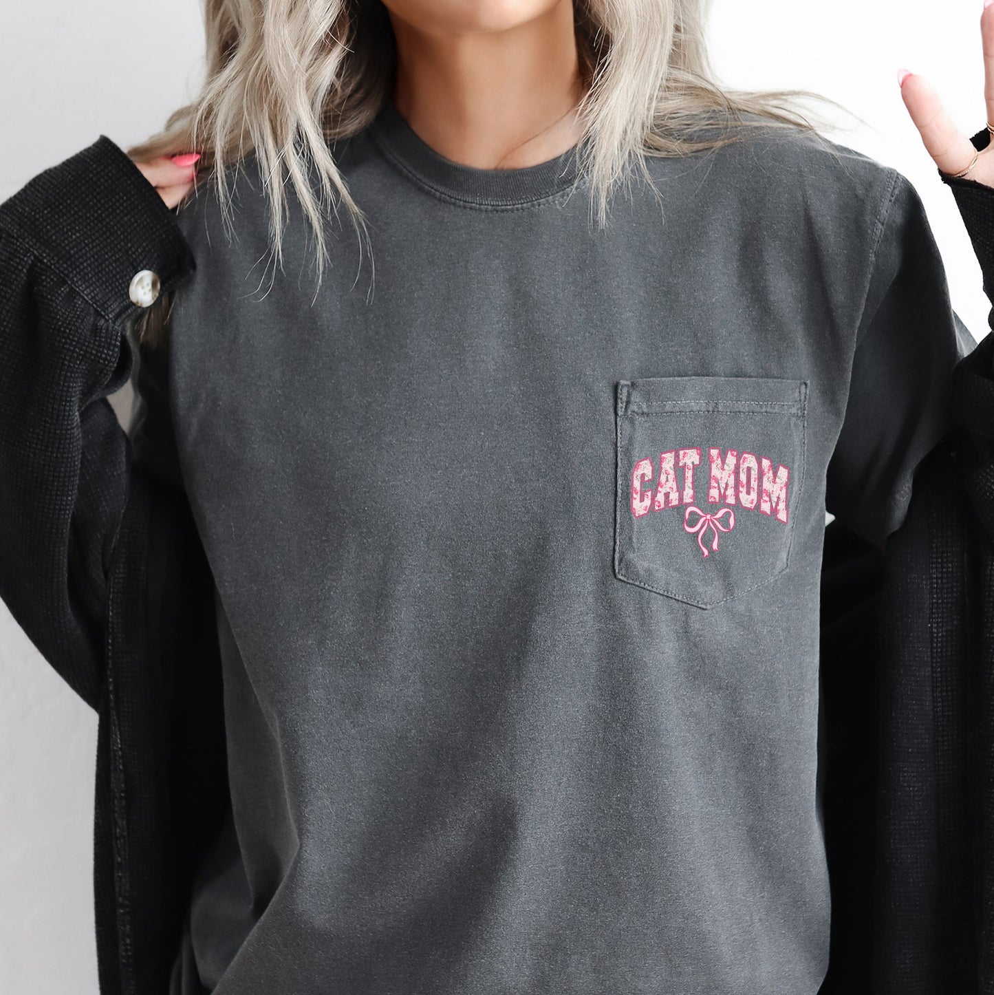 Cat Mom, Coquette, Pocket, Ribbons, Bows Pocket Tee Comfort Colors T-Shirt – Pepper Dark Gray T-Shirt