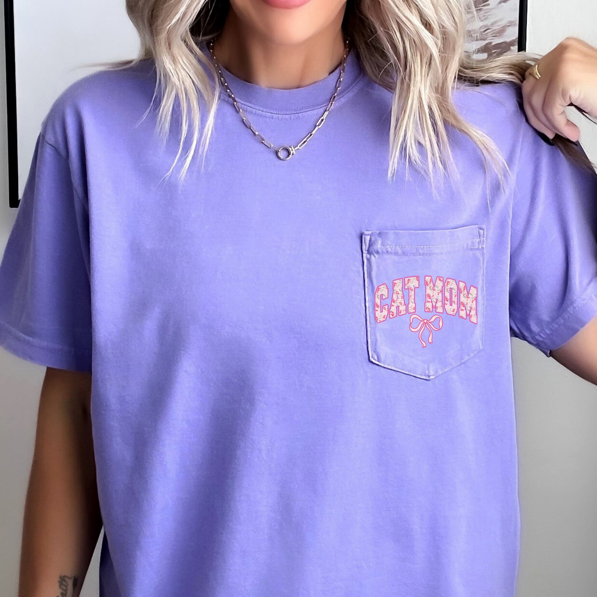 Cat Mom, Coquette, Pocket, Ribbons, Bows Pocket Tee Comfort Colors T-Shirt – Violet Purple T-Shirt