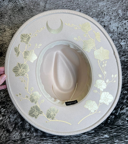 Fox & Fable - Vegan Felt Wide Brim Hat - XL Brim - Cream - Golden Orchids