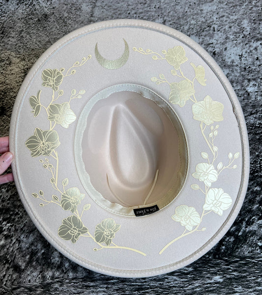 Fox & Fable - Vegan Felt Wide Brim Hat - XL Brim - Cream - Golden Orchids