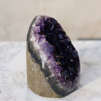 BUDDHA - voluminous amethyst geode – Amethysts