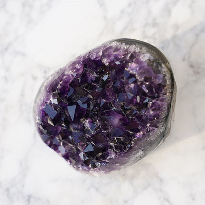 BUDDHA - voluminous amethyst geode – Amethysts