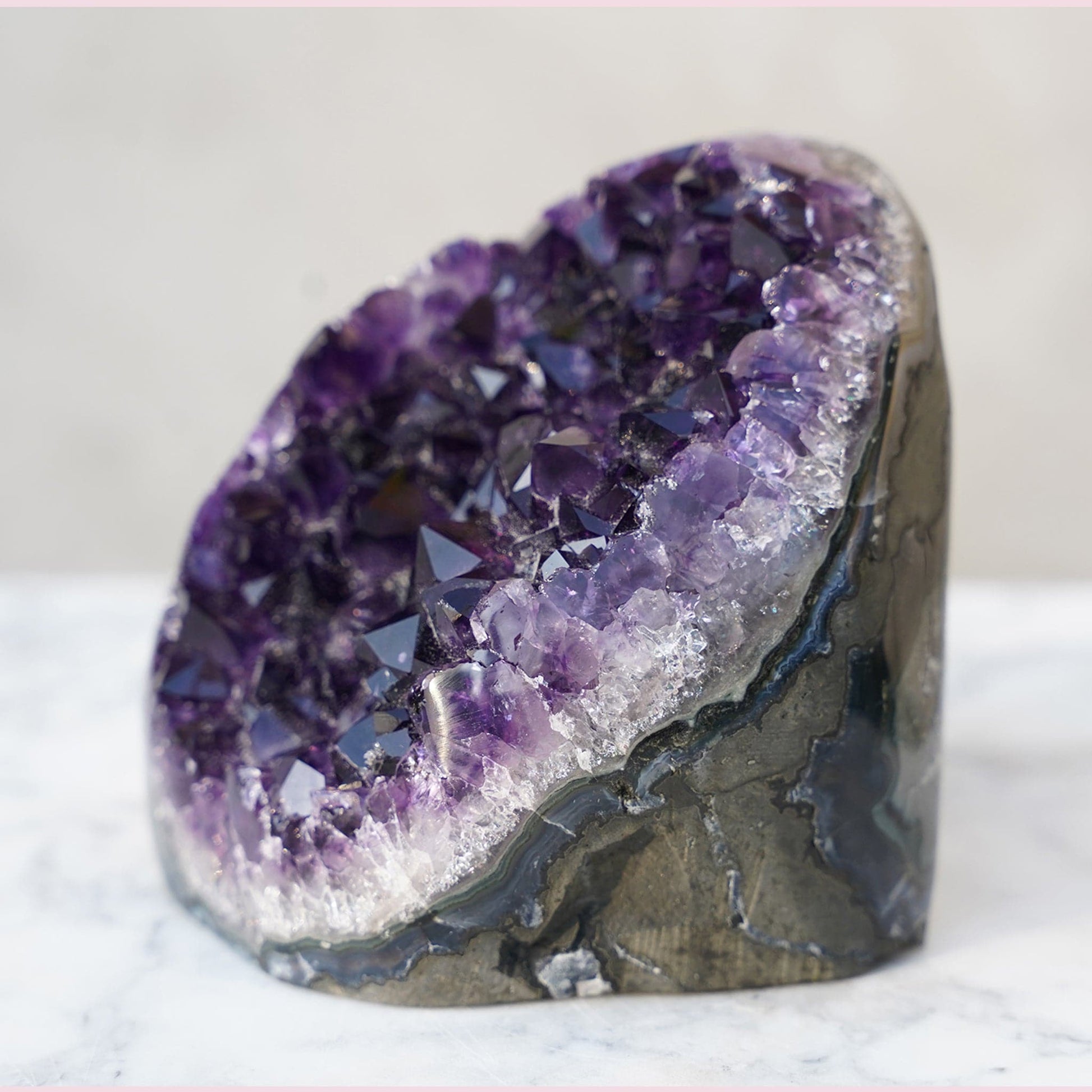 BUDDHA - voluminous amethyst geode – Amethysts