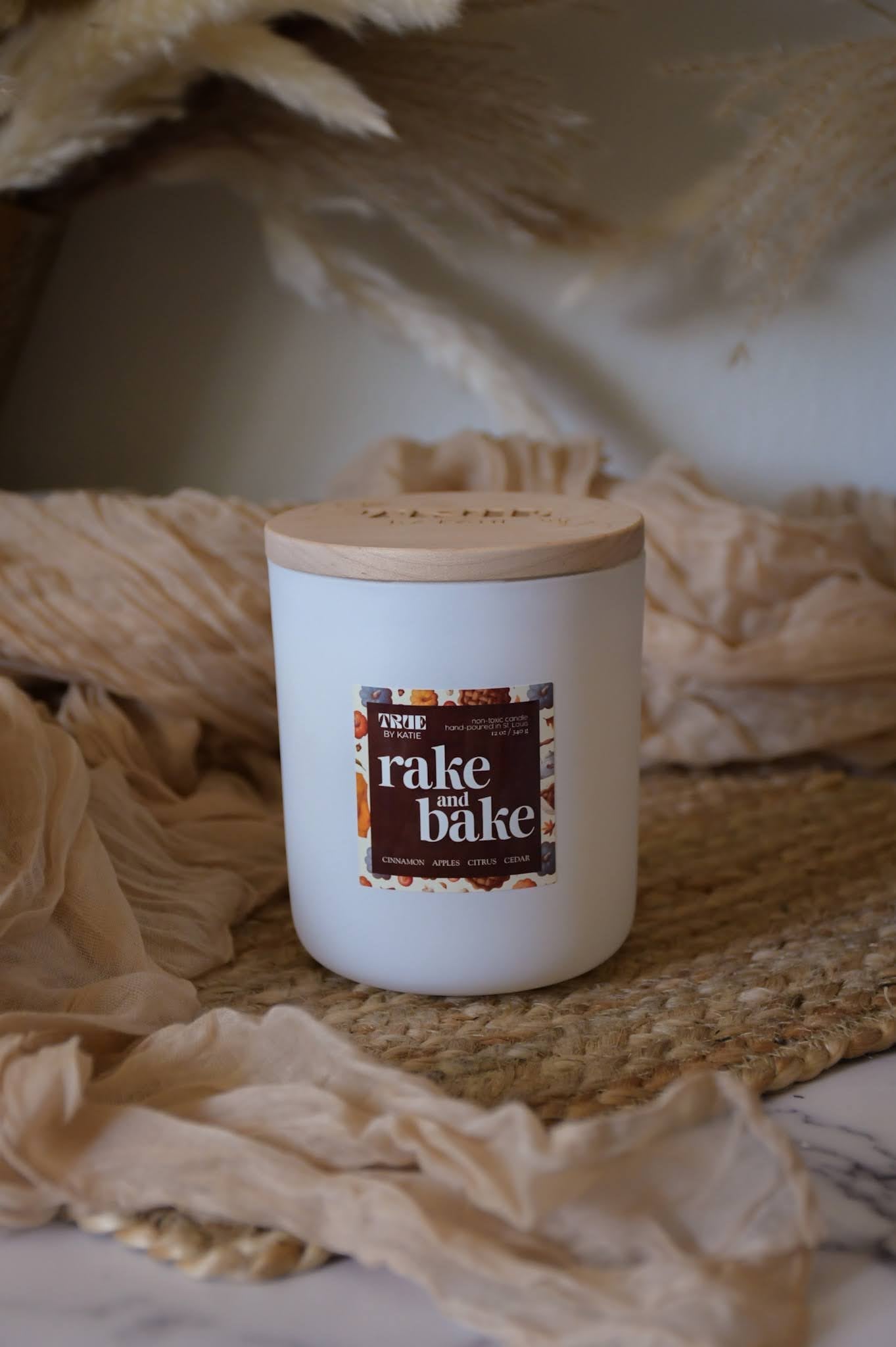 Rake & Bake Beeswax Candle - Cinnamon Apple Fall Scent – non toxic candle