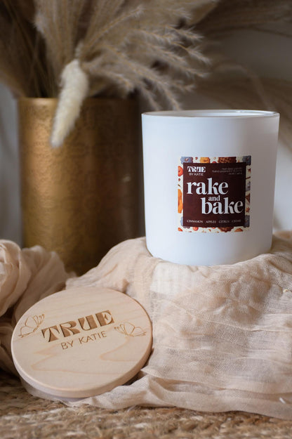 Rake & Bake Beeswax Candle - Cinnamon Apple Fall Scent – non toxic candle