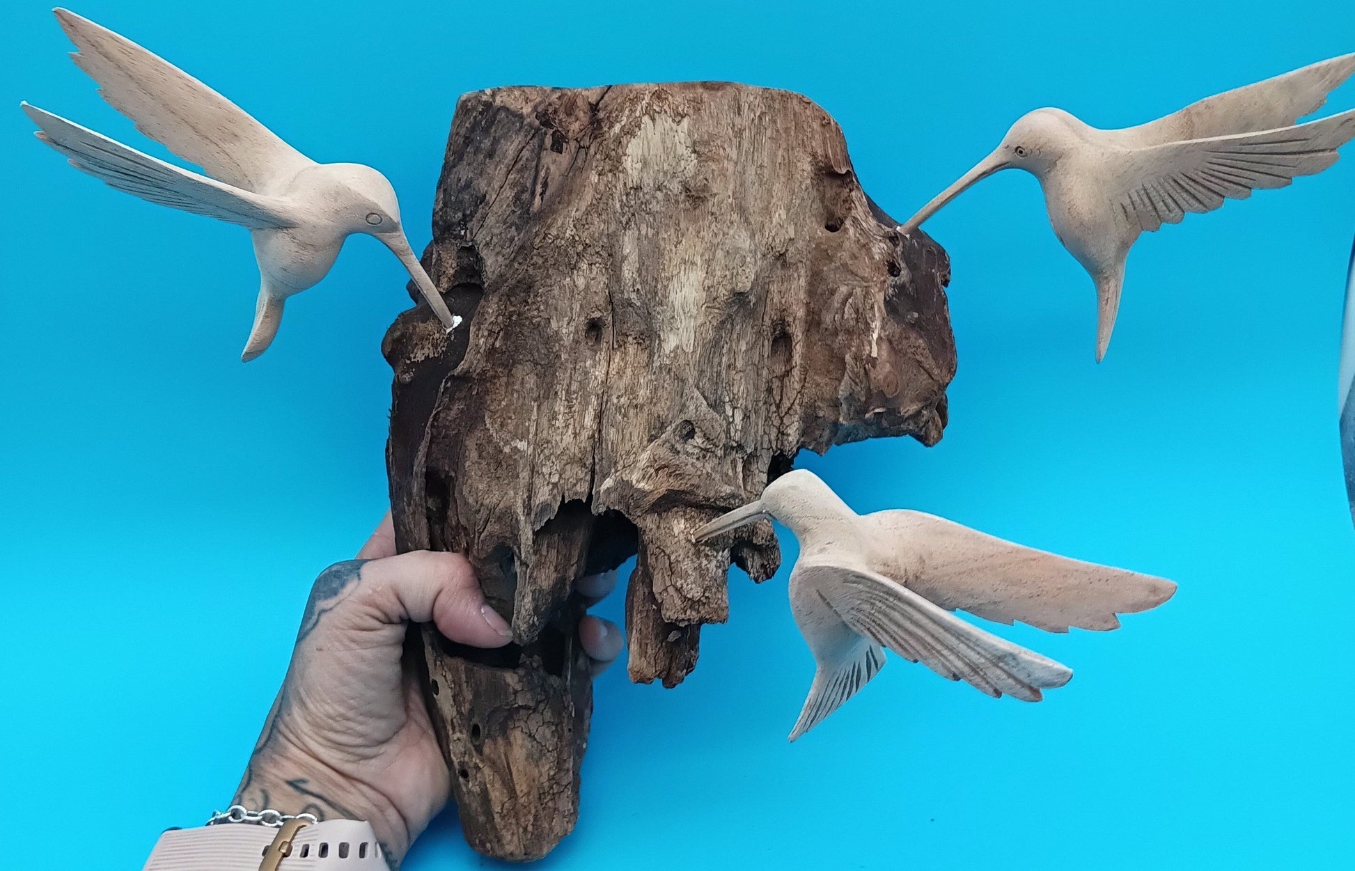Driftwood Wall Art with Hand-Carved Hummingbirds – Wall Decor