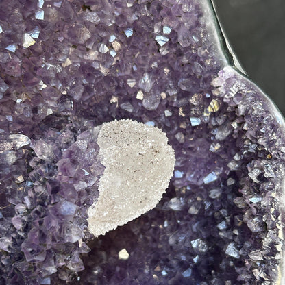 High-Quality Large Amethyst Geode – Deep Purple Crystal Cluster