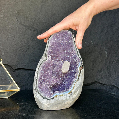 High-Quality Large Amethyst Geode – Deep Purple Crystal Cluster