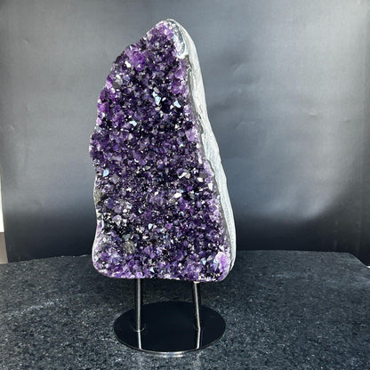Superb Crystal Geode, Large Cave, Amethyst Crystal for collectors