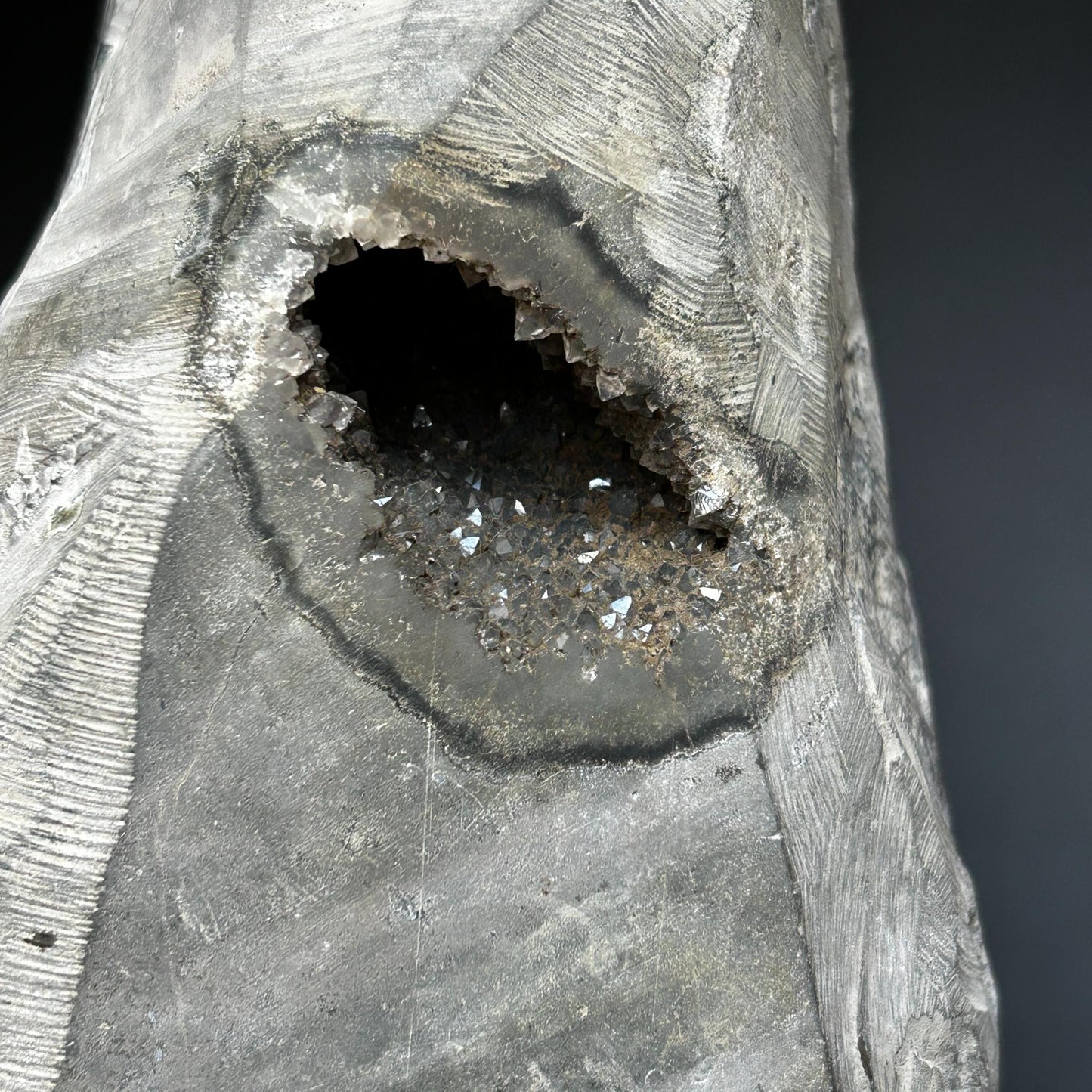 Superb Crystal Geode, Large Cave, Amethyst Crystal for collectors