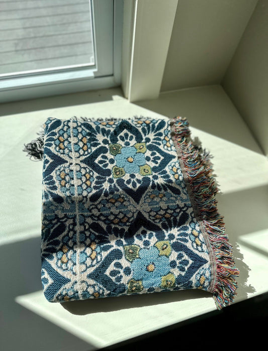 Floral blue tiles woven blanket 50x60” clearance