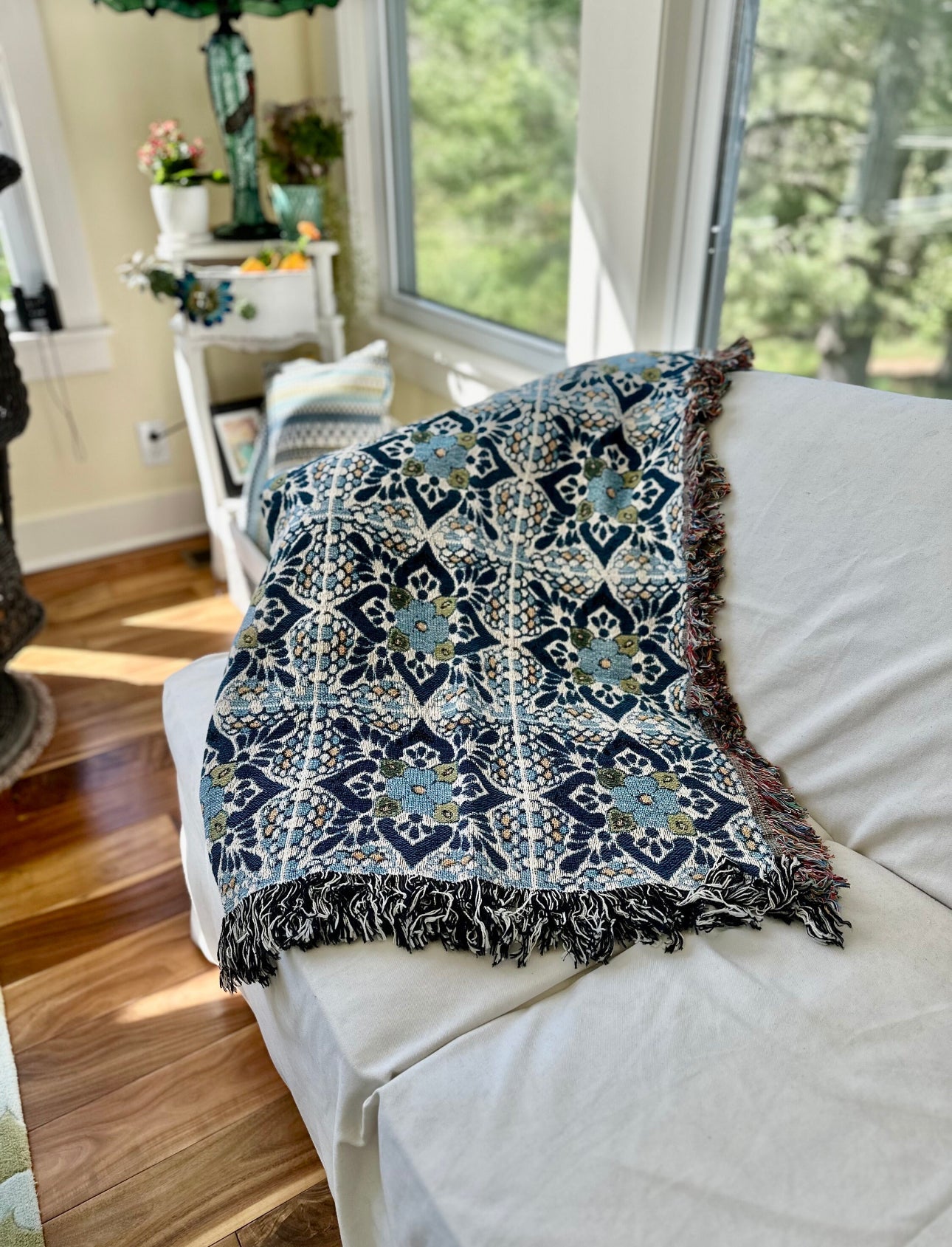 Floral blue tiles woven blanket 50x60” clearance