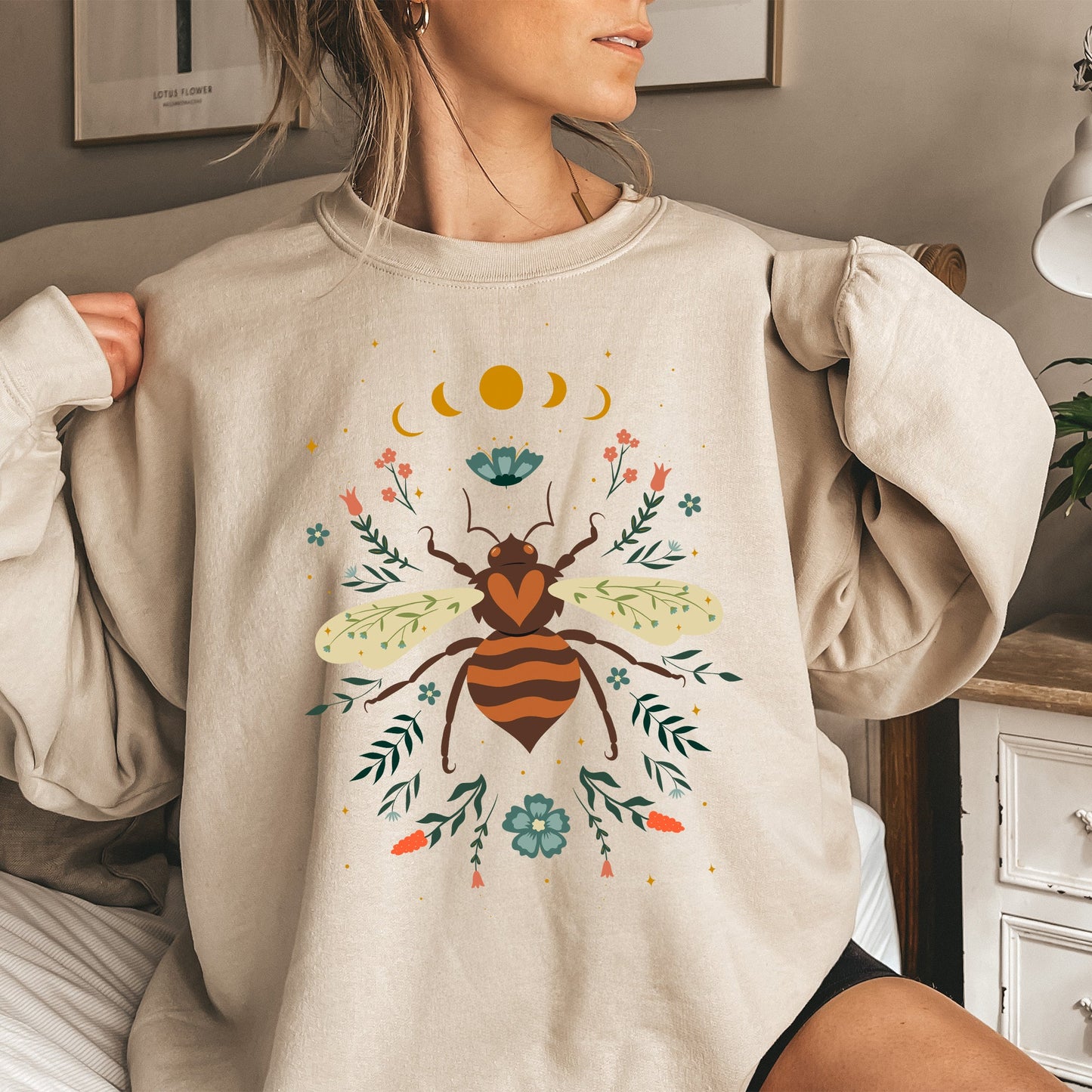 Honey Bee Sweatshirt – Cozy Unisex Pullover