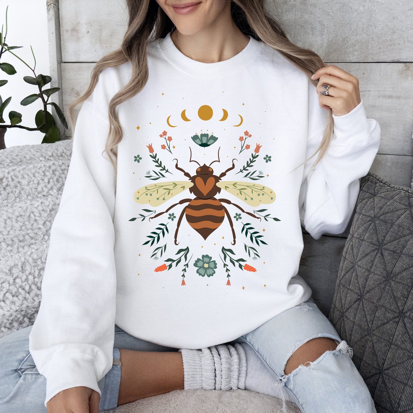 Honey Bee Sweatshirt – Cozy Unisex Pullover