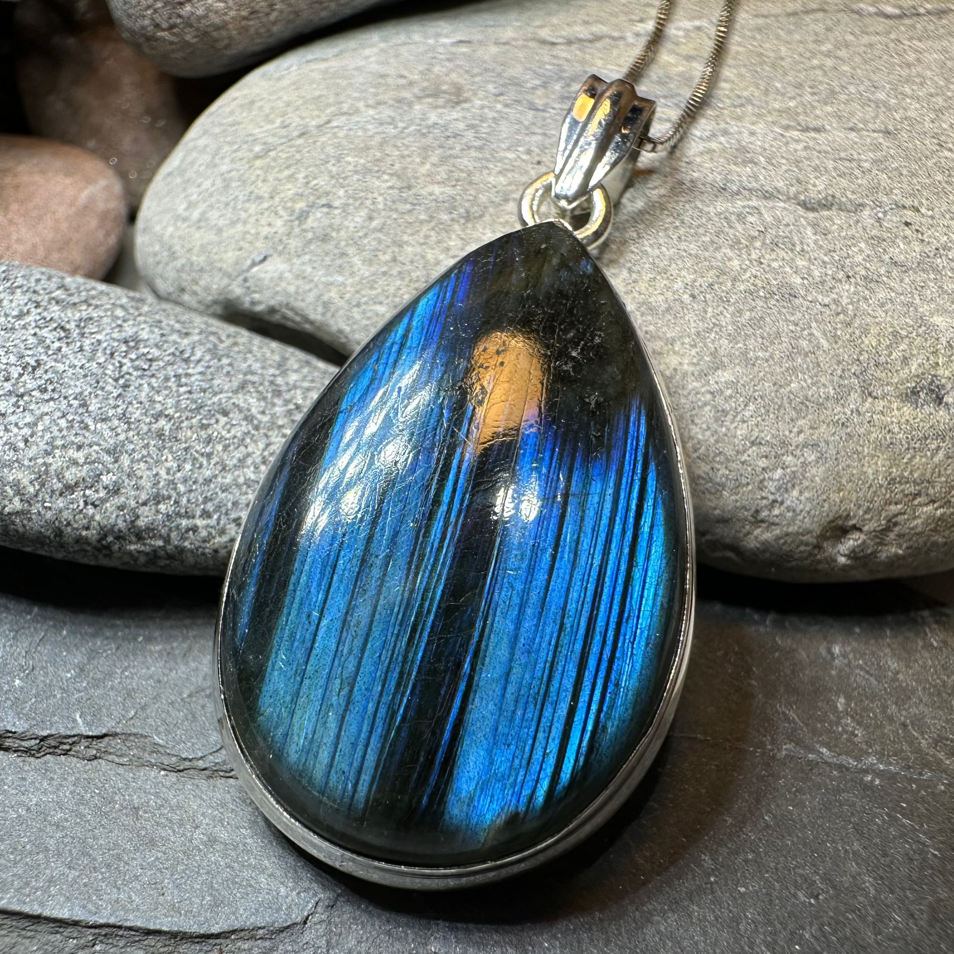 Blue Night Teardrop Labradorite Necklace – Pendant