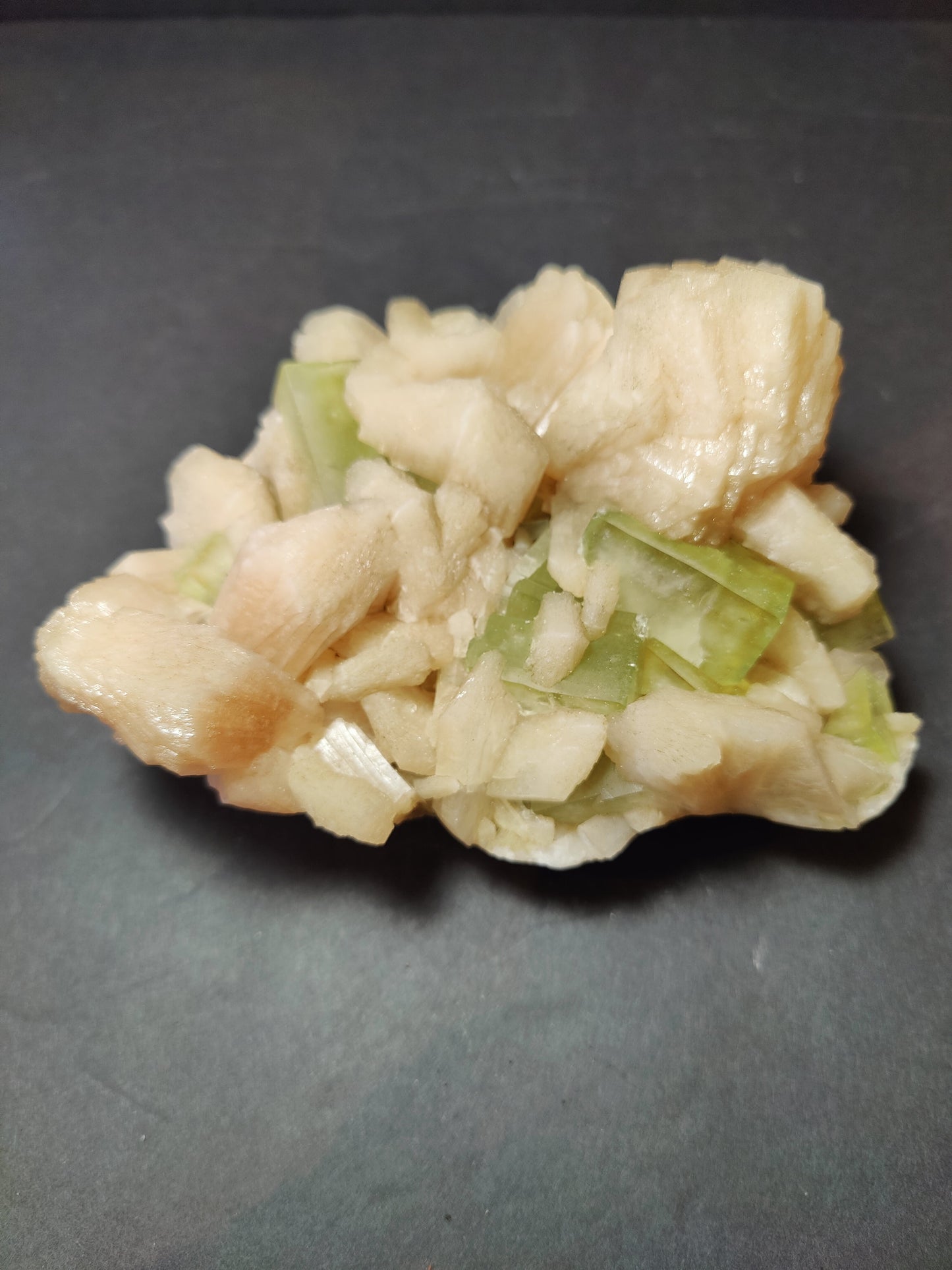 Green Apophyllite Cubes with Peach Stilbite Specimen 859g – Minerals