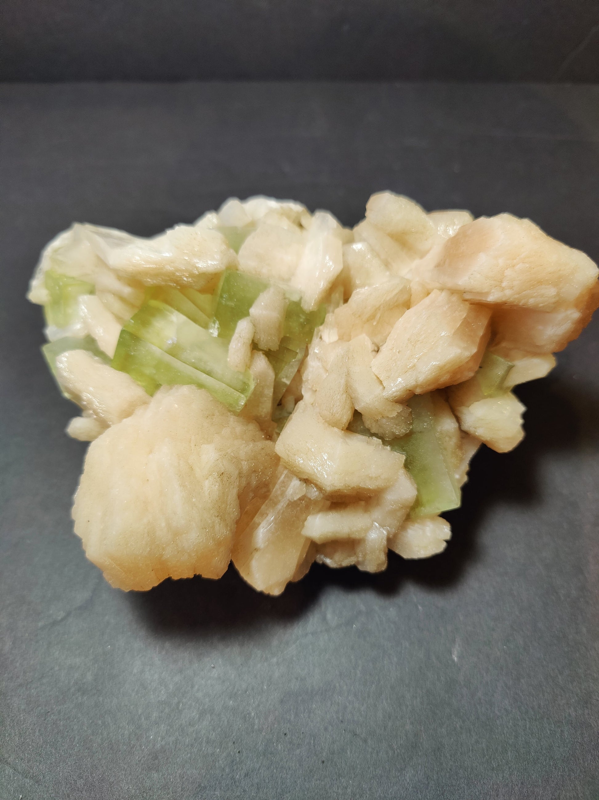 Green Apophyllite Cubes with Peach Stilbite Specimen 859g – Minerals