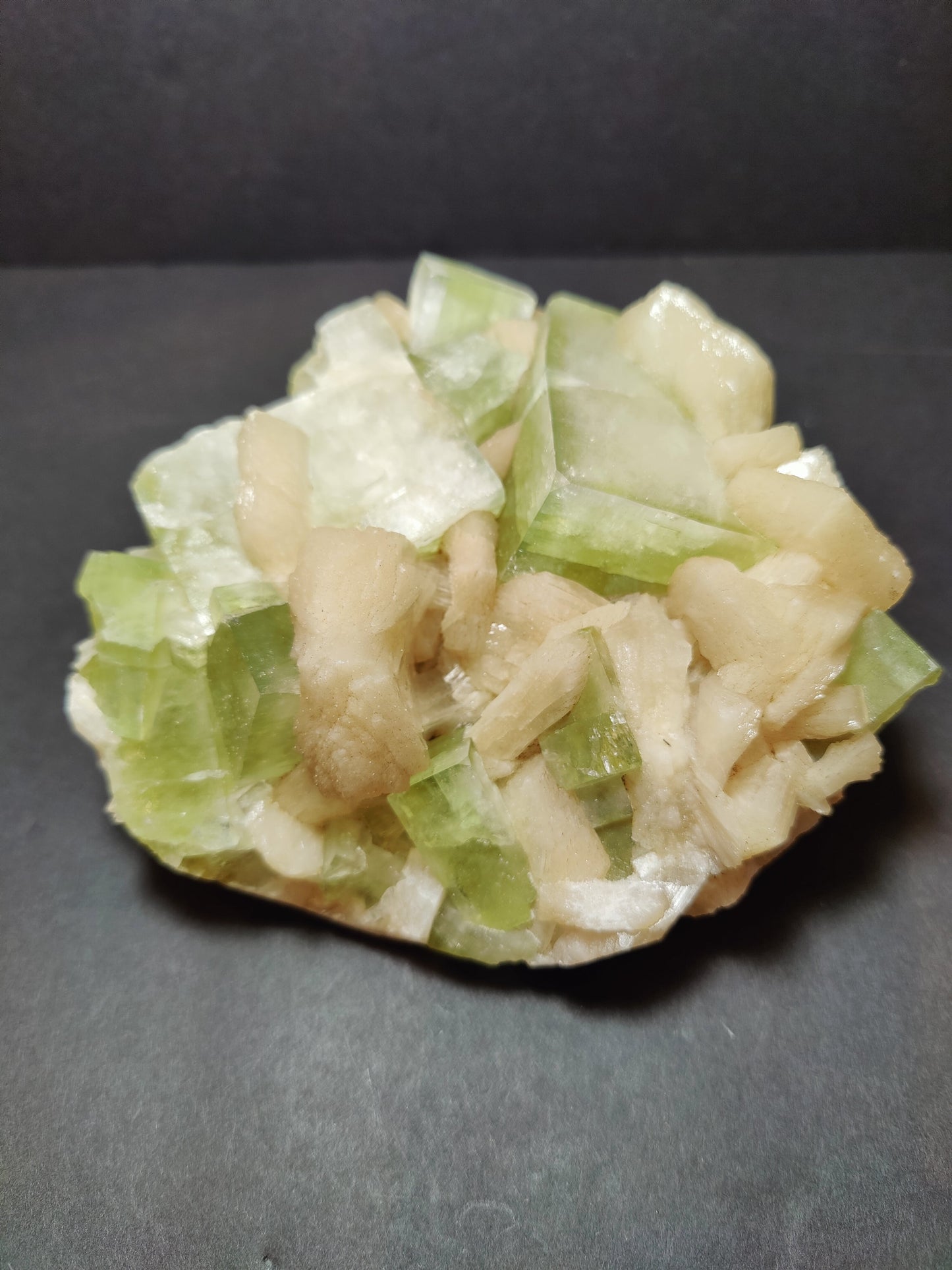 Green Apophyllite Cubes with Peach Stilbite Specimen 931g – Minerals