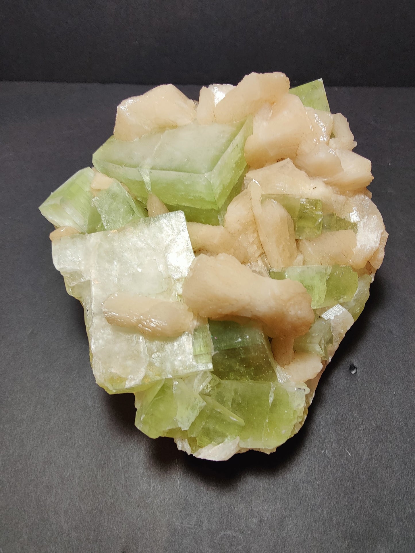 Green Apophyllite Cubes with Peach Stilbite Specimen 931g – Minerals