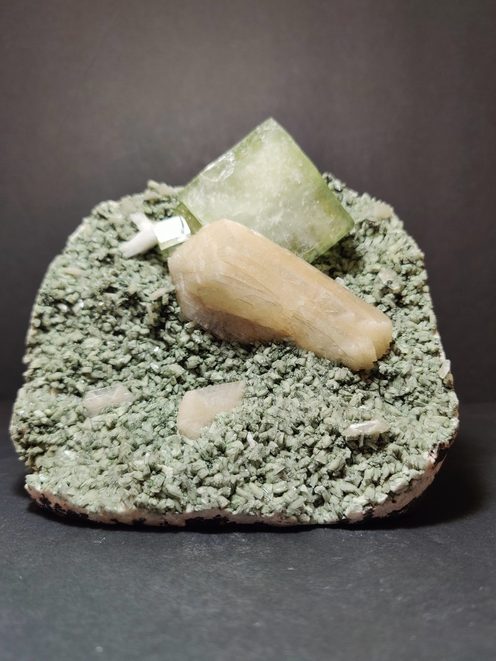 Green Apophyllite Crystal - Stilbite Heulandite India – Minerals