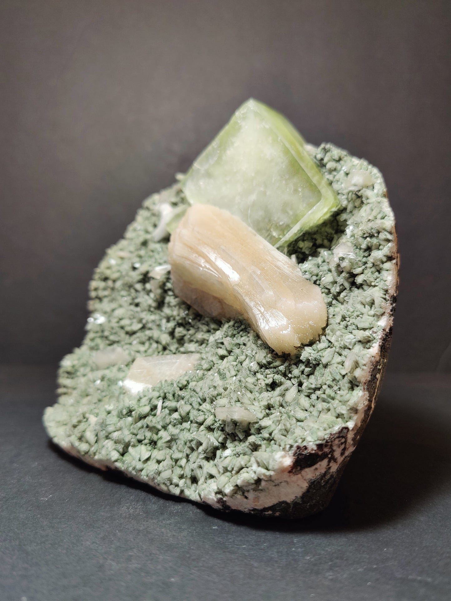 Green Apophyllite Crystal - Stilbite Heulandite India – Minerals