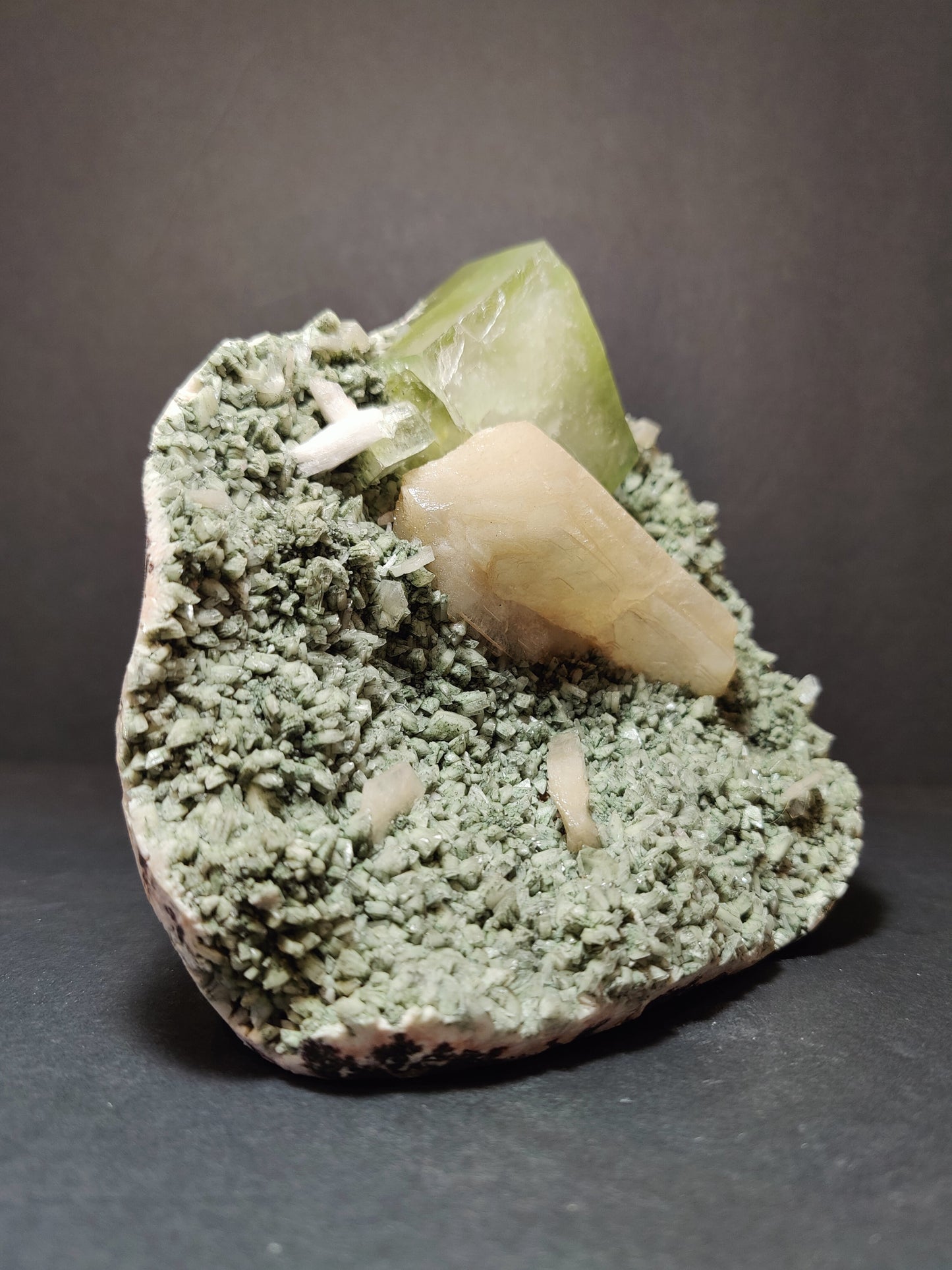 Green Apophyllite Crystal - Stilbite Heulandite India – Minerals