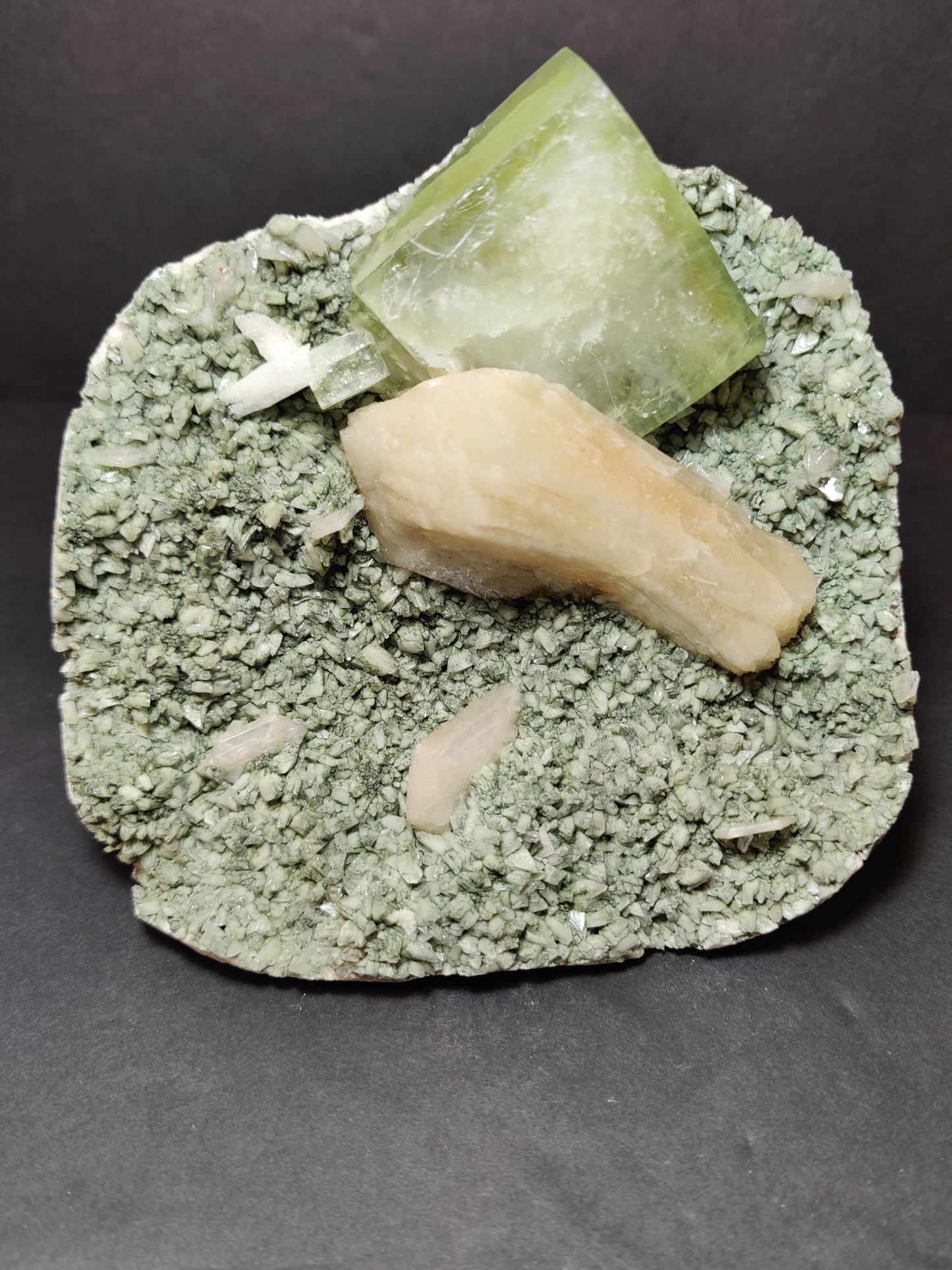 Green Apophyllite Crystal - Stilbite Heulandite India – Minerals